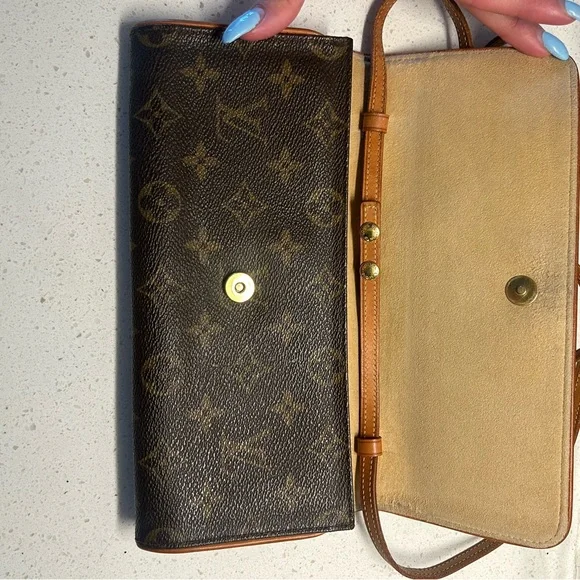 Authentic Louis Vuitton twin pouchette GM - Picture 3 of 11